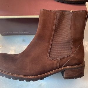 LL Bean Women’s Chelsea Boots Size 7